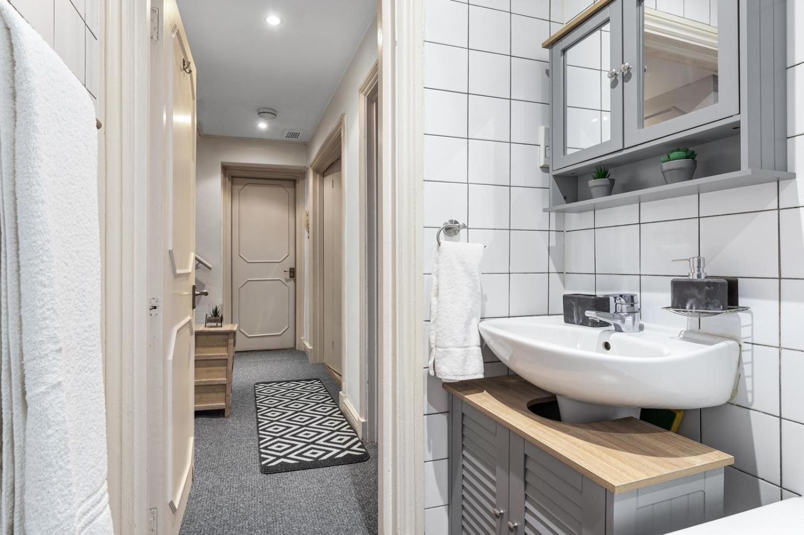 Deluxe Apartment - 1 Min Away From Camden Market And Station London Exterior photo